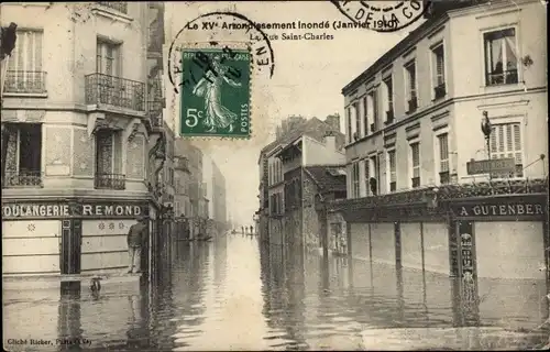 Postkarte Paris XV Vaugirard, Rue St Charles, Die große Seine-Flut Januar 1910