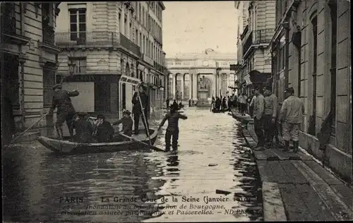 Postkarte Paris VII, Rue de Bourgogne, Die große Seine-Flut Januar 1910