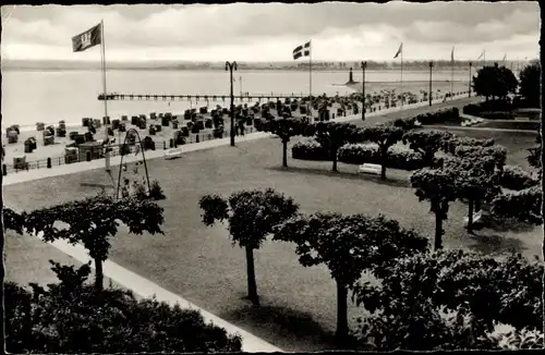 Ak Ostseebad Travemünde Lübeck, Strand, Nordermole, Flaggen