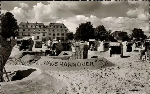 Ak Ostseebad Scharbeutz in Holstein, Haus Hannover, Strand, Strandkörbe