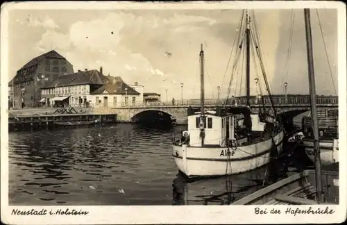 Ak Neustadt in Holstein, Hafenbrücke, Kutter Aline