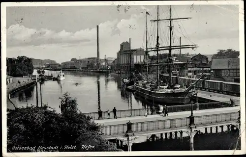 Ak Neustadt in Holstein, Hafen, Segelschiff