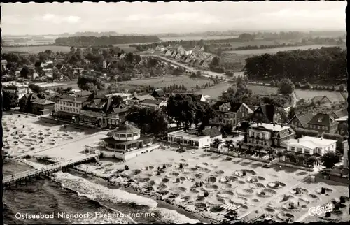 Ak Ostseebad Niendorf Timmendorfer Strand, Luftaufnahme, Ortsansicht