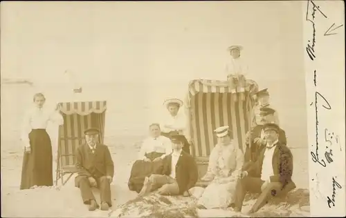 Foto Ak Ostseebad Niendorf Timmendorfer Strand, Badegäste am Strand, Strandkörbe