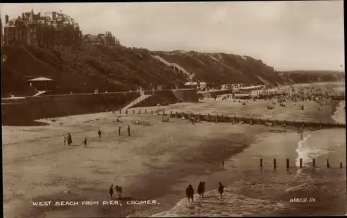 Ak Cromer Norfolk England, West beach from pier
