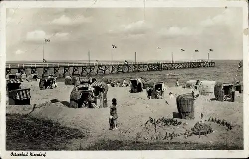 Ak Ostseebad Niendorf Timmendorfer Strand, Seebrücke, Strandkörbe