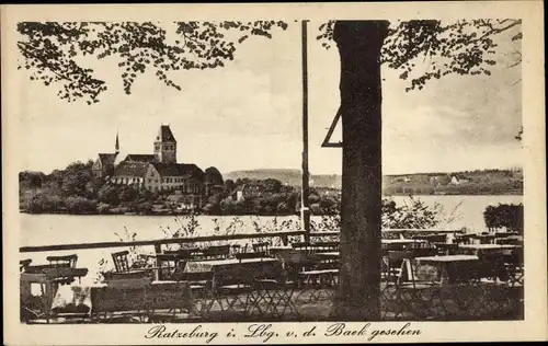 Ak Ratzeburg im Herzogtum Lauenburg, Blick von der Bank auf den Ort