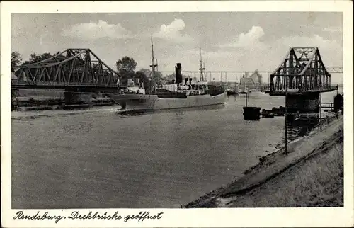 Ak Rendsburg in Schleswig Holstein, Drehbrücke geöffnet, Schiff