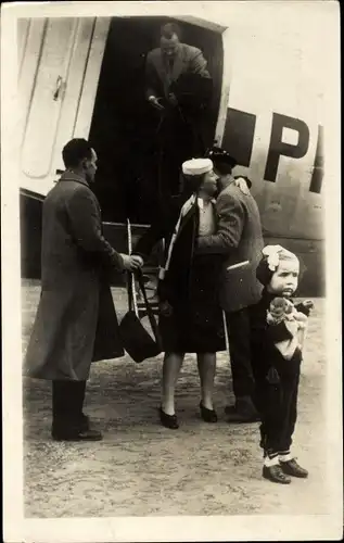 Ak Bern Schweiz, Juliana der Niederlande, Prinzessin Margriet, Flughafen Sitten 1947