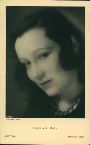 Ak Schauspielerin Trude von Molo, Portrait