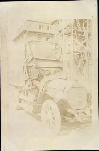 Foto Ak Soldat in Uniform am Lenkrad, Auto