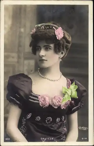Ak Schauspielerin Dauteze, Portrait