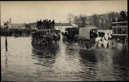 Ak Paris, Hochwasser, überschwemmte Straßen, Kutschen