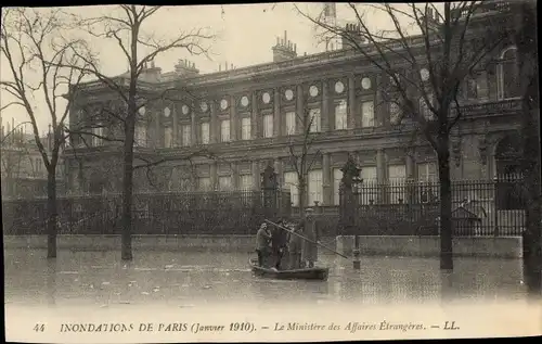 Ak Paris, Überschwemmung, Überschwemmung, Januar 1910, Der Außenminister, Rettung