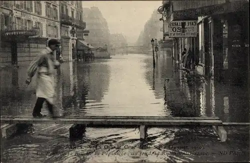 Postkarte Paris VIII, Rue de la Pépinière, Die große Seine-Flut Januar 1910