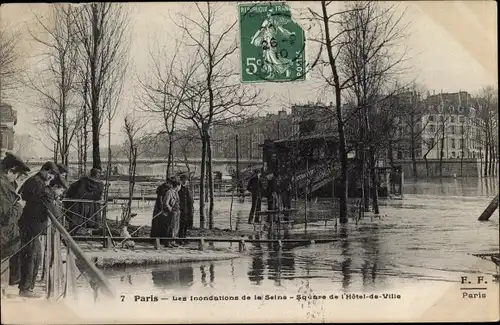 Postkarte Paris IV, Square de l'Hôtel de Ville, Die große Seine-Flut Januar 1910