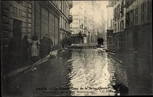 Postkarte Paris VI, Rue Bonaparte, Die große Seine-Flut Januar 1910