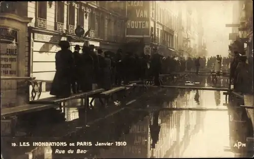 Postkarte Paris VII, Rue du Bac, Die große Seineflut Januar 1910