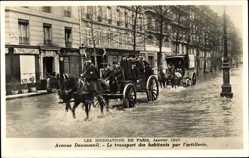 Ak Paris XII Reuilly, Avenue Daumesnil, Die Seine-Überschwemmung von 1910, Transport der Einwohner
