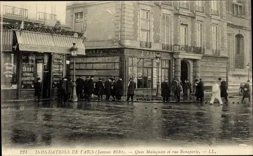 Postkarte Paris VI, Quai Malaquais, Rue Bonaparte, Die große Seine-Flut Januar 1910