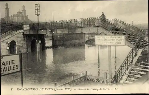 Postkarte Paris VII, Bahnhof Champ de Mars, Die Große Seine-Flut Januar 1910