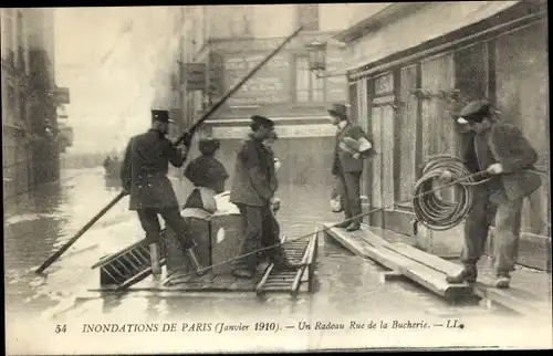 Postkarte Paris VII, Ein Floß Rue de la Bûcherie, Die große Seineflut Januar 1910