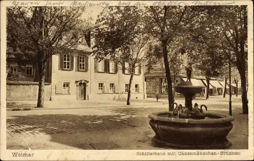 Ak Weimar in Thüringen, Schillerhaus mit Gänsemännchenbrunnen