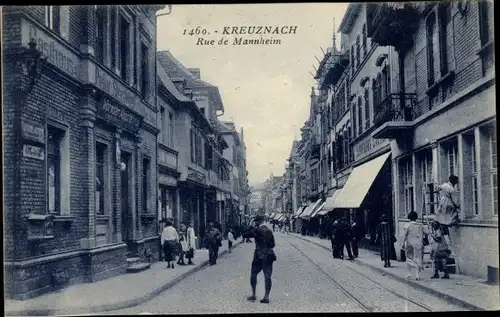 Ak Bad Kreuznach in Rheinland Pfalz, Mannheimer Straße, Passanten