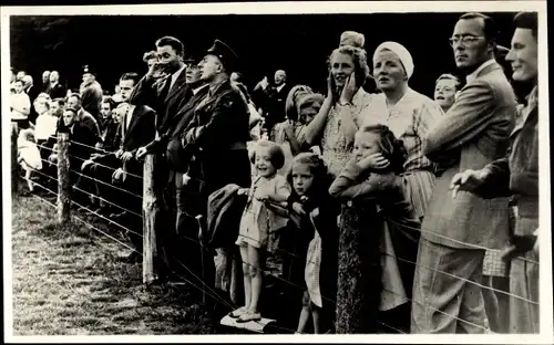 Ak Königin Juliana der Niederlande, Prinz Bernhard, Prinzessinnen Beatrix, Irene, Margriet