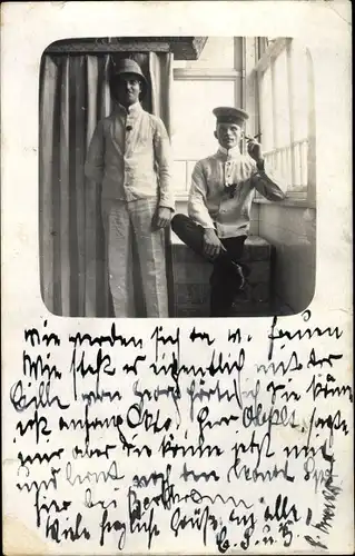 Foto Ak Zwei Soldaten in Uniformen