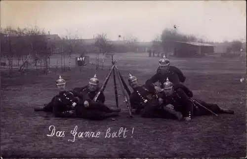 Foto Ak Deutsche Soldaten in Uniformen, Ausrüstung, Bajonett, I. WK