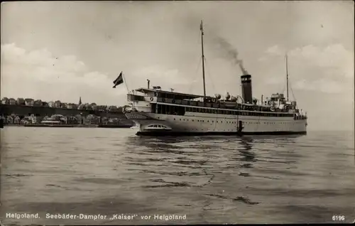 Ak Nordseeinsel Helgoland, Seebäderdampfer Kaiser vor der Insel