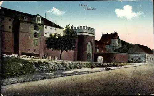 Ak Toruń Thorn Westpreußen, Stadtpartie mit Blick auf das Brückentor