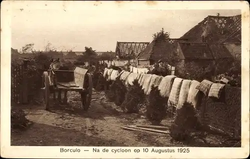 Ak Borculo Gelderland, Nach dem Zyklon 1925, Straßenpartie, abgetragene Hausdächer, Wäsche