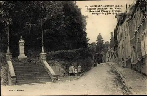 Postkarte Montfort l'Amaury Yvelines, Treppe von Tours, Statue der Anna von der Bretagne