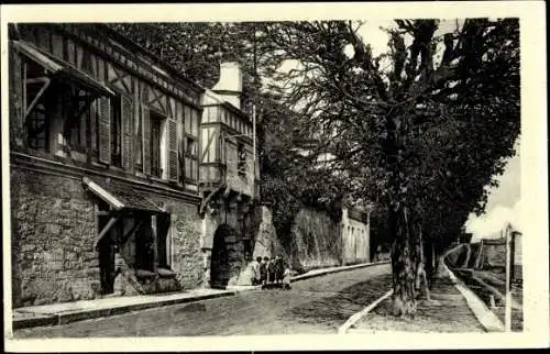 Ak Mantes sur Seine Yvelines, Porte aux Pretres, Quai des Cordeliers