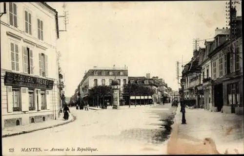 Ak Mantes sur Seine Yvelines, Avenue de la République