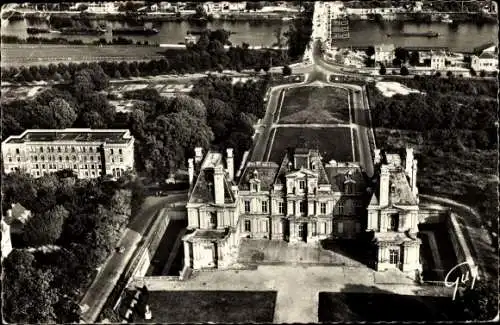 Ak Maisons Laffitte Yvelines, Schloss und seine Blumenbeete