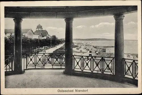 Ak Niendorf Timmendorfer Strand Ostholstein, Blick vom Pavillon auf Strand u. Promenade