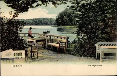 Ak Eutin in Ostholstein, Angelbrücke mit Sitzecke am Ugleisee, Frau mit Hut, Ruderboot