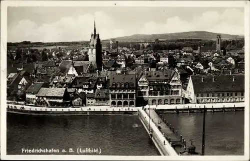 Ak Friedrichshafen am Bodensee, Luftbild der Stadt, Brücke