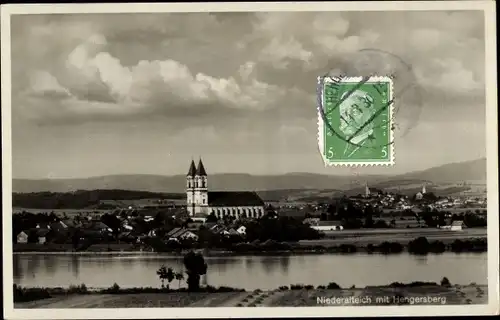 Ak Niederalteich, Blick auf den Ort mit Hengersberg, Kirche, Fluss