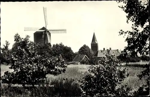 Ak Zeddam Montferland Gelderland Niederlande, Molen met R. K. Kerk