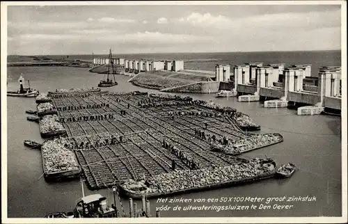 Ak Den Oever Wieringen Nordholland Niederlande, het zinken van zinkstuk voor de uitwateringssluizen