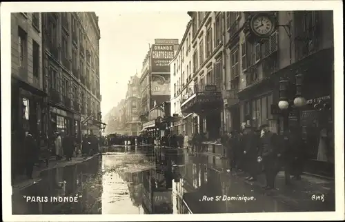 Foto Ak Paris VII, Rue Saint Dominique, Die große Seineflut Januar 1910