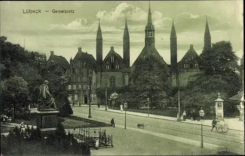 Ak Lübeck, Geibelplatz, Denkmal, Park, Heiligengeist Hospital