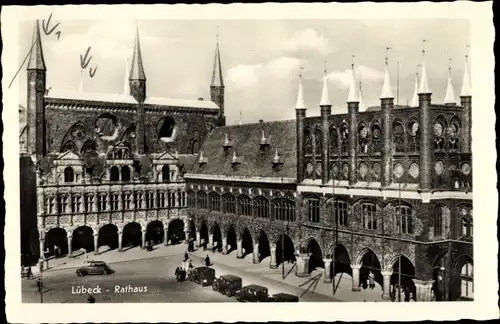 Ak Hansestadt Lübeck, Rathaus, Autos