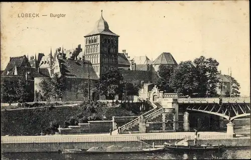 Ak Hansestadt Lübeck, Burgtor, Kahn, Dampfschiff