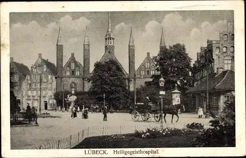 Ak Hansestadt Lübeck, Heiligegeisthospital,  Pferdekutsche