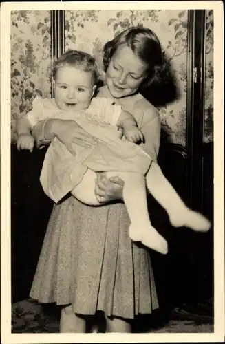Ak Prinzessin Irene der Niederlande mit Prinzessin Marijke, Het Loo 1948